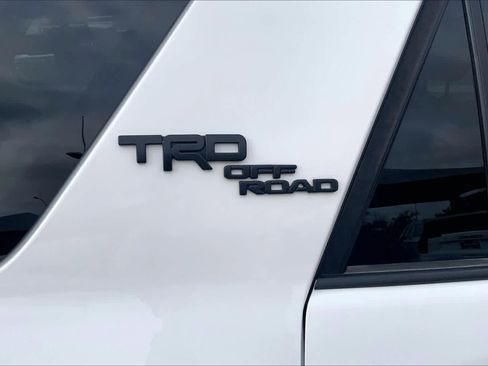 Used 2022 Toyota 4Runner TRD Off-Road Premium AWD/4WD image 29