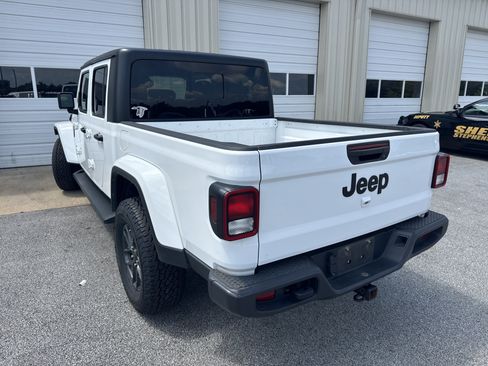 Used 2024 Jeep Gladiator Sport AWD/4WD image 4