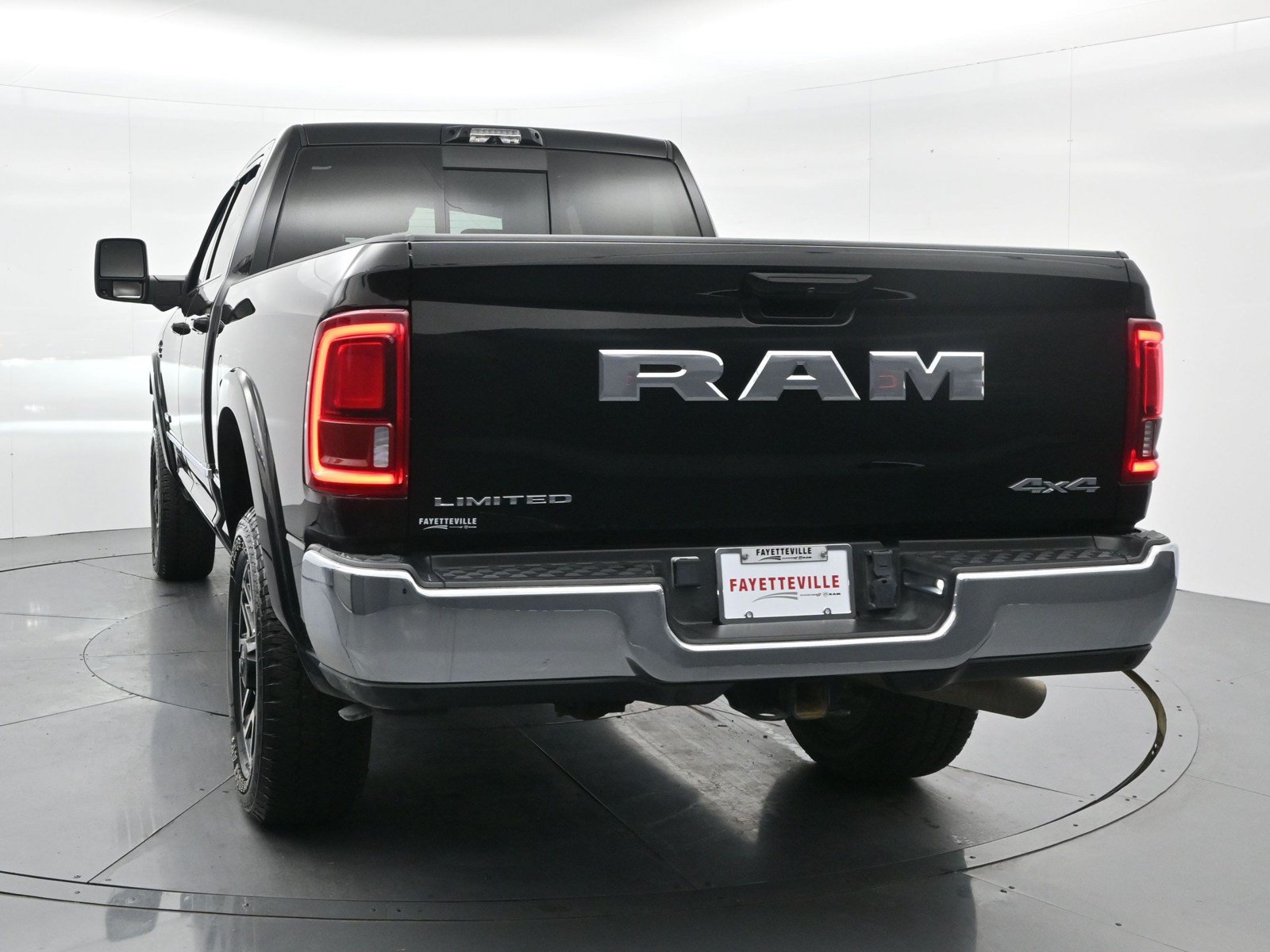 Used 2025 RAM 2500 Limited AWD/4WD image 7