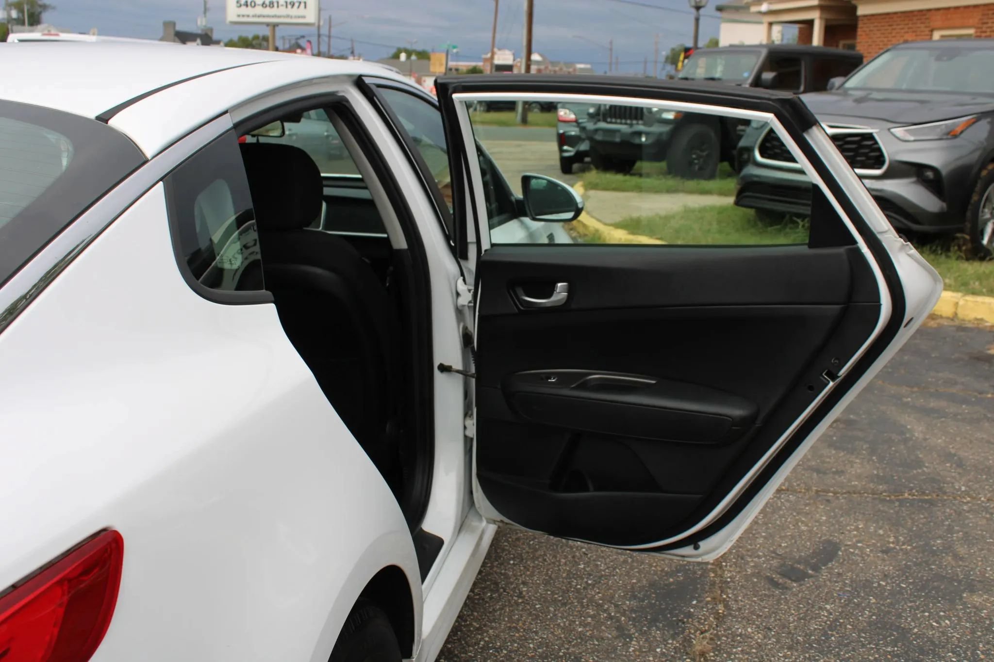 Used 2020 Kia Optima LX FWD image 16