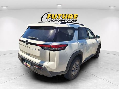 Used 2025 Nissan Pathfinder SV FWD image 3