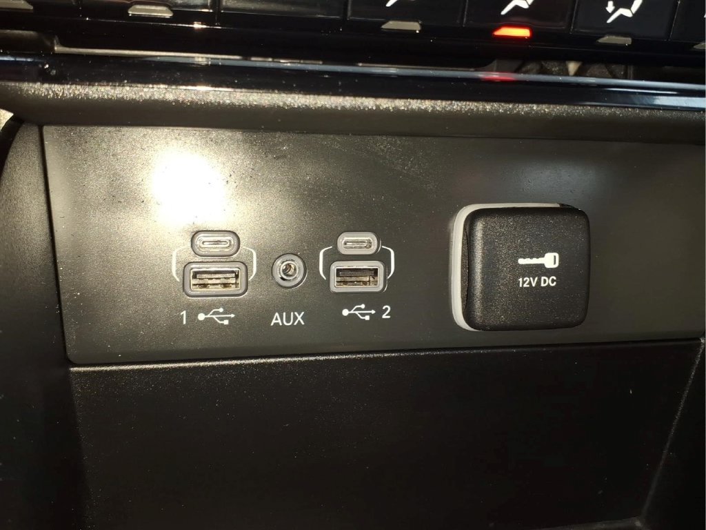 Used 2023 Jeep Grand Cherokee L Limited AWD/4WD image 19