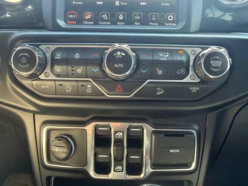Used 2021 Jeep Wrangler Unlimited Sahara AWD/4WD image 32
