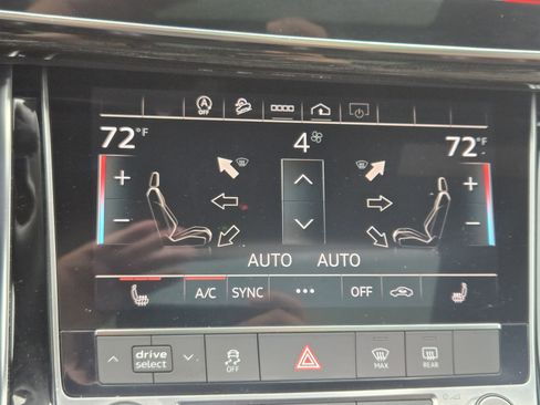 Used 2023 Audi Q8 Premium image 16