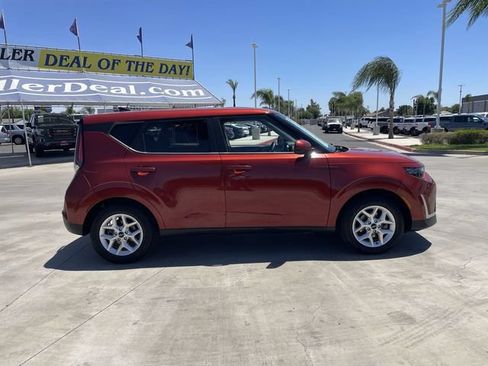 Used 2024 Kia Soul LX w/ Option Group 015 FWD image 9