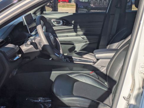 Used 2023 Jeep Compass Altitude image 19