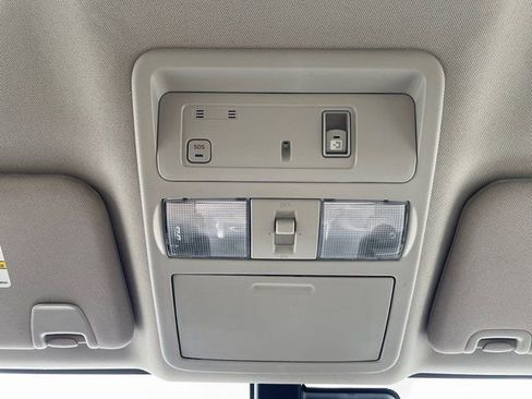 Used 2022 Nissan Titan SV w/ SV Convenience Package image 27