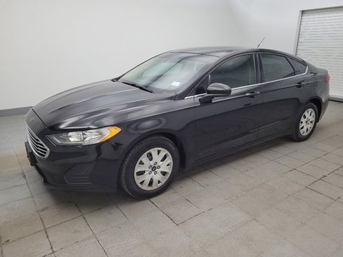 Used 2019 Ford Fusion S image 2