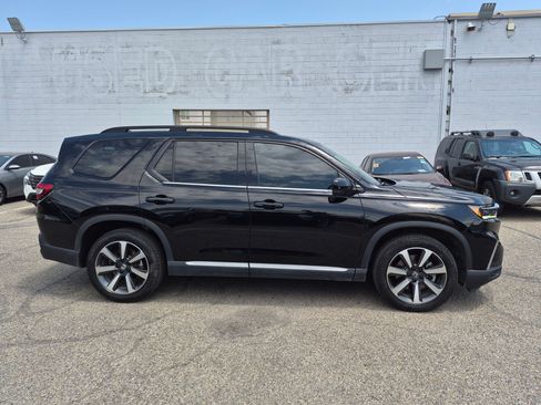 Used 2025 Honda Pilot Elite image 2