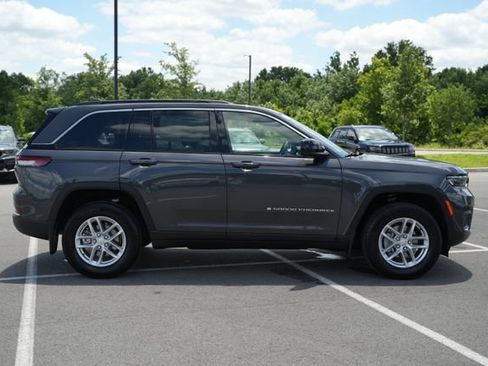 New 2026 Jeep Grand Cherokee Laredo w/ Trailer Tow Package AWD/4WD image 8