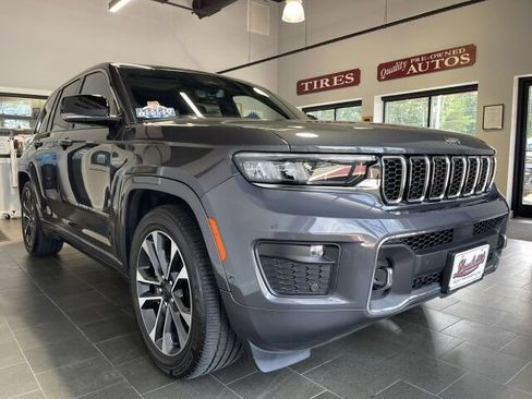 Used 2023 Jeep Grand Cherokee Overland w/ Luxury Tech Group IV AWD/4WD image 4
