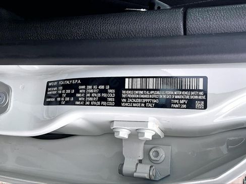 Used 2023 Jeep Renegade Latitude AWD/4WD image 33