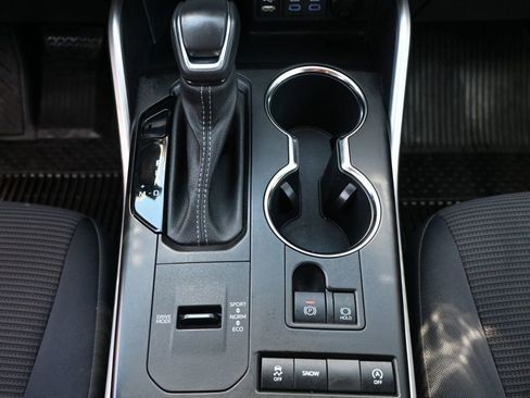 Used 2022 Toyota Highlander LE image 12