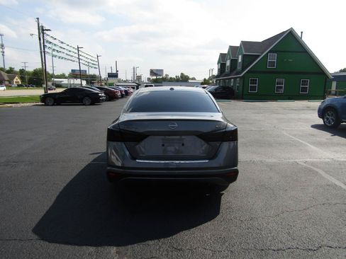 Used 2023 Nissan Altima 2.5 SV FWD image 6