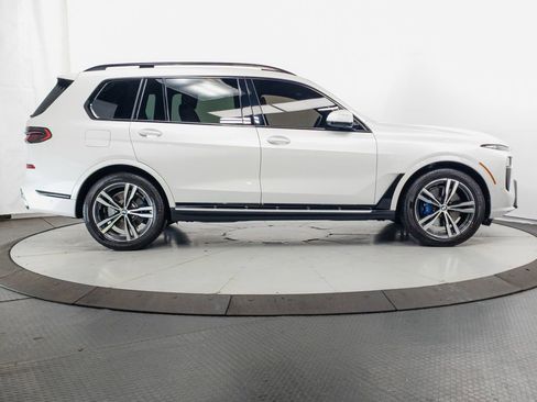 Used 2023 BMW X7 xDrive40i w/ M Sport Package AWD/4WD image 35