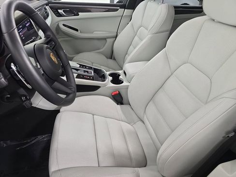 Certified 2026 Porsche Macan GTS image 5