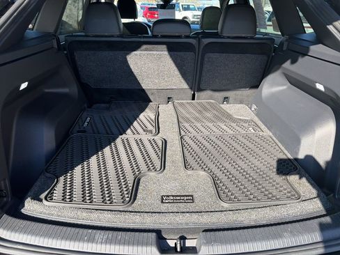 Used 2025 Volkswagen Atlas Cross Sport SEL R-Line image 38