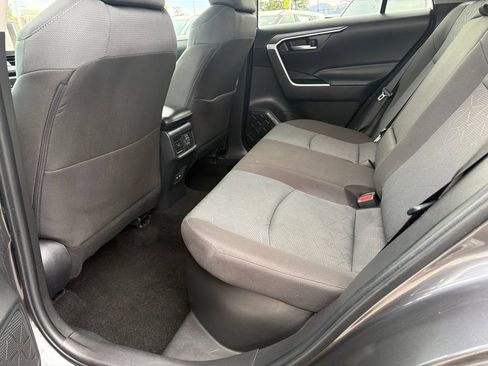 Used 2025 Toyota RAV4 XLE AWD/4WD image 17