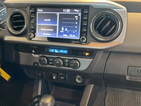 Used 2021 Toyota Tacoma SR5 RWD image 31