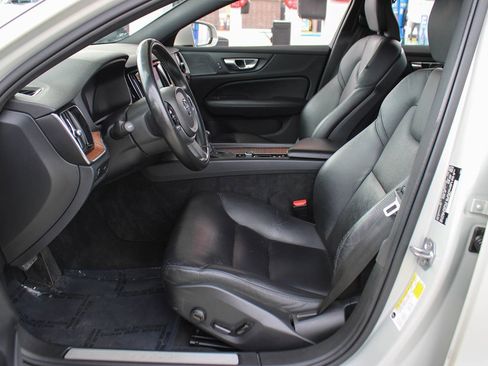 Used 2020 Volvo V60 T5 Momentum w/ Protection Package Premier image 14