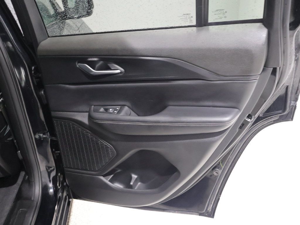 Used 2023 Jeep Grand Cherokee Altitude AWD/4WD image 21