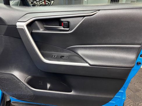 Used 2020 Toyota RAV4 LE FWD image 58