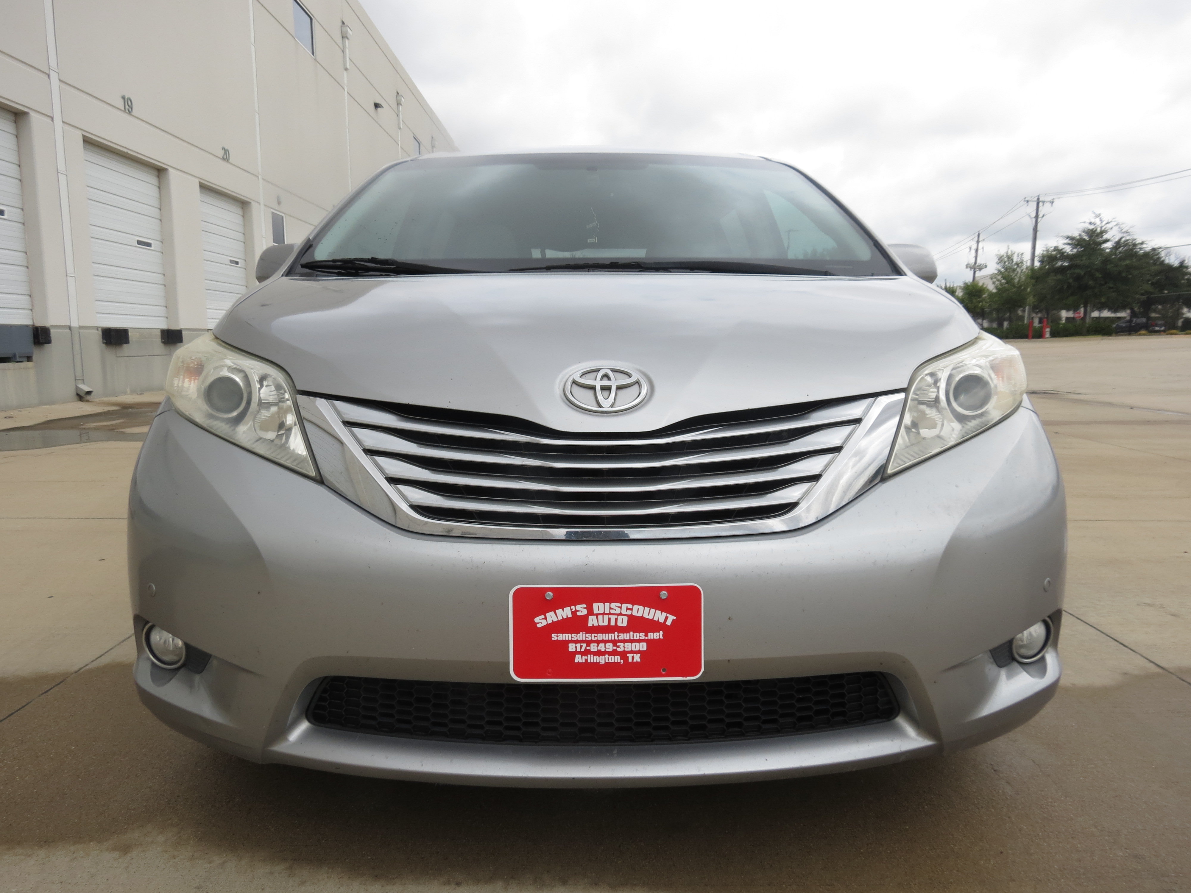 Used 2011 Toyota Sienna Limited w/ Premium Pkg FWD image 7