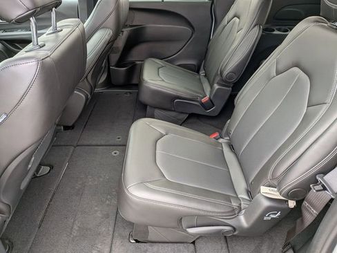 New 2026 Chrysler Pacifica Select image 24