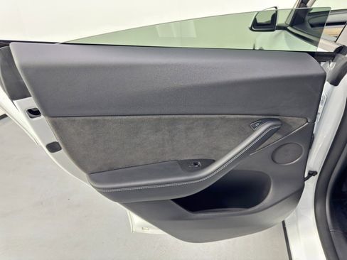 Used 2021 Tesla Model Y Long Range image 43