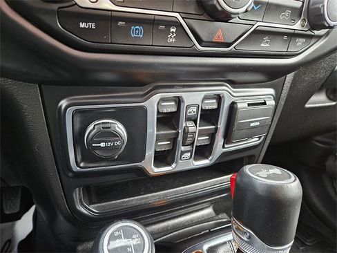 Used 2022 Jeep Wrangler Unlimited Sahara image 24