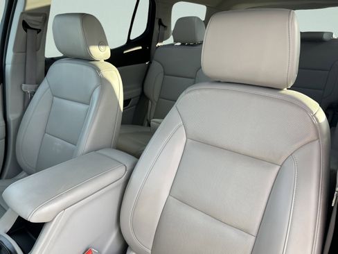 Used 2023 GMC Acadia SLT image 18