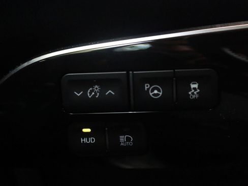 Used 2018 Toyota Prius Four w/ Advanced Technology Package FWD image 37