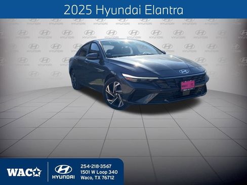 Used 2025 Hyundai Elantra SEL image 1