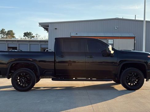 Used 2025 Chevrolet Silverado 2500 LT w/ Trail Boss Package image 4