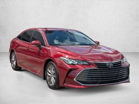 Used 2019 Toyota Avalon XLE FWD image 3