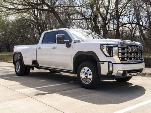 Used 2024 GMC Sierra 3500 Denali w/ Denali Reserve Package image 2