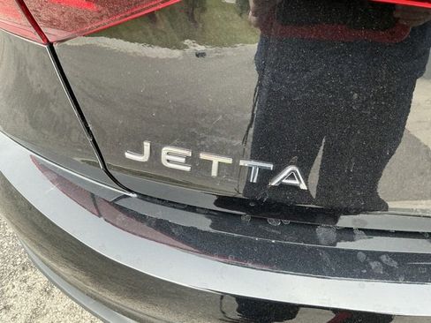 Used 2024 Volkswagen Jetta Sport image 5
