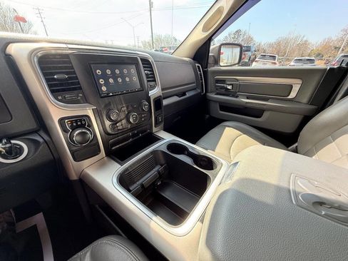 Used 2018 RAM 1500 SLT image 30