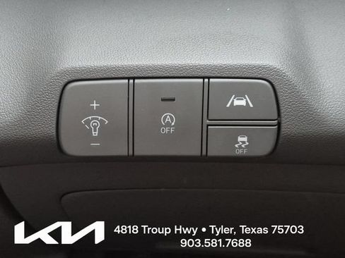 Used 2022 Hyundai Elantra SE FWD image 22