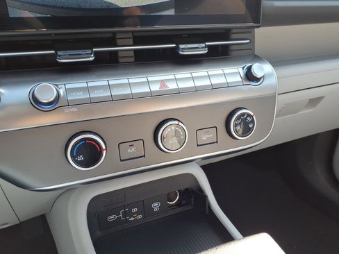 New 2026 Hyundai Kona SE image 11