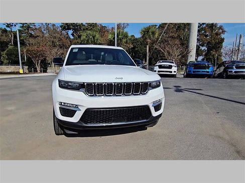 Used 2024 Jeep Grand Cherokee Limited w/ Luxury Tech Group II image 39