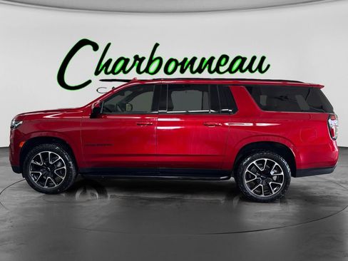 Used 2023 Chevrolet Suburban RST AWD/4WD image 2