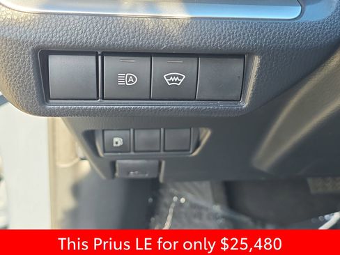 Used 2025 Toyota Prius LE image 32