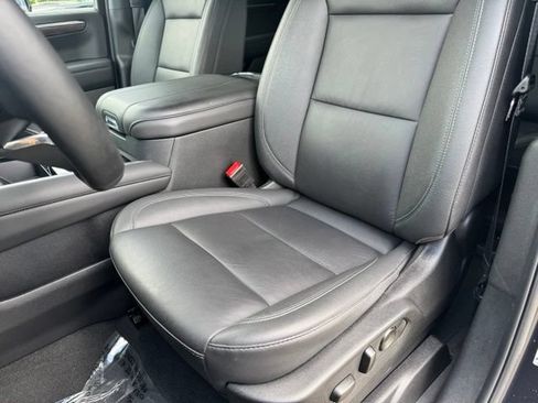 Certified 2025 Chevrolet Suburban LT w/ Comfort Package AWD/4WD image 5