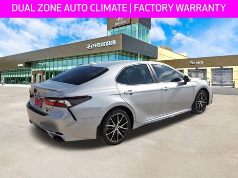 Used 2024 Toyota Camry SE image 5