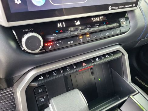 Used 2023 Toyota Tundra Platinum w/ Advanced Package image 17