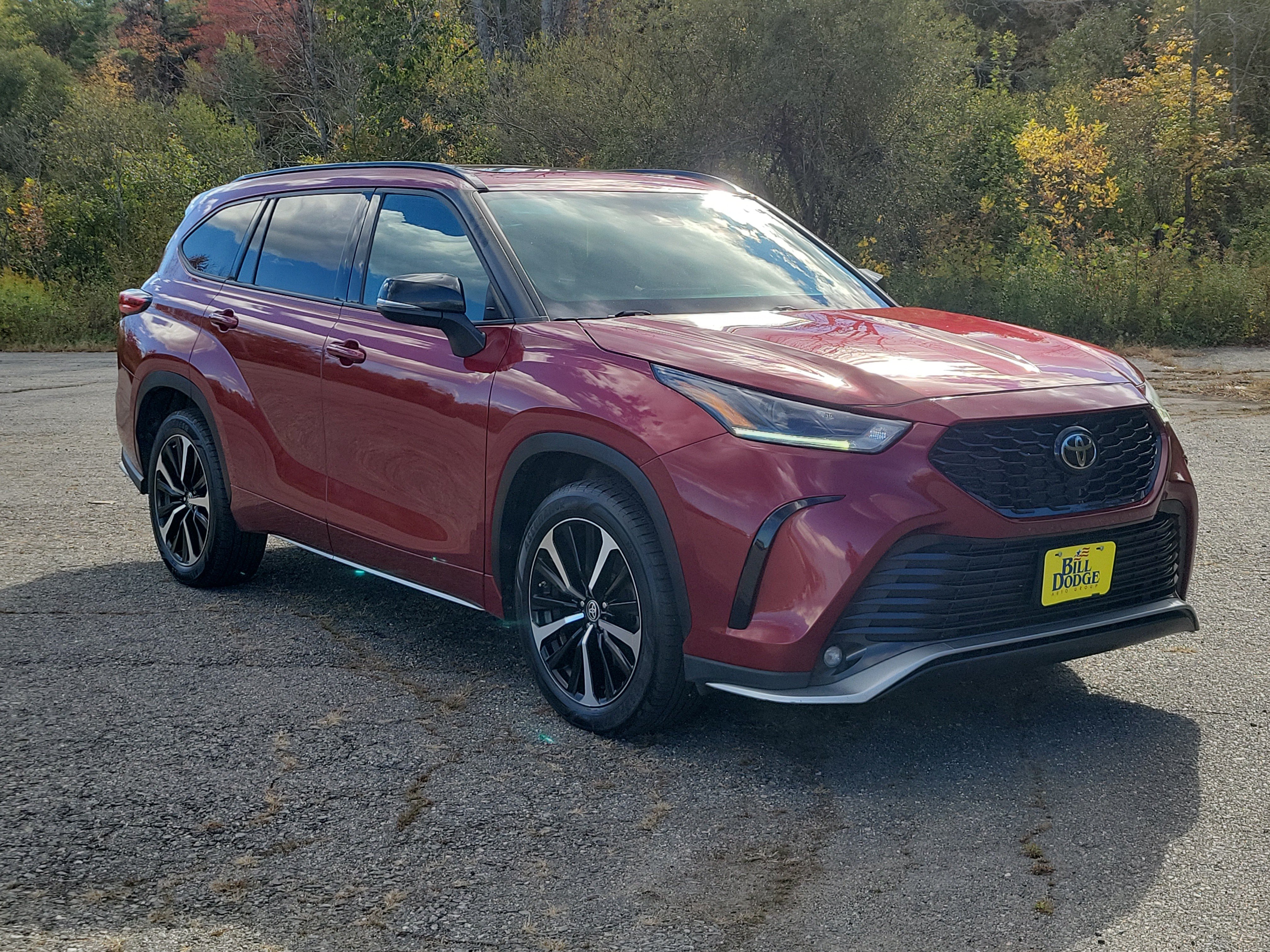 Used 2021 Toyota Highlander XSE AWD/4WD image 3
