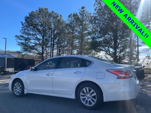 Used 2014 Nissan Altima 2.5 S w/ Display Audio Package image 5