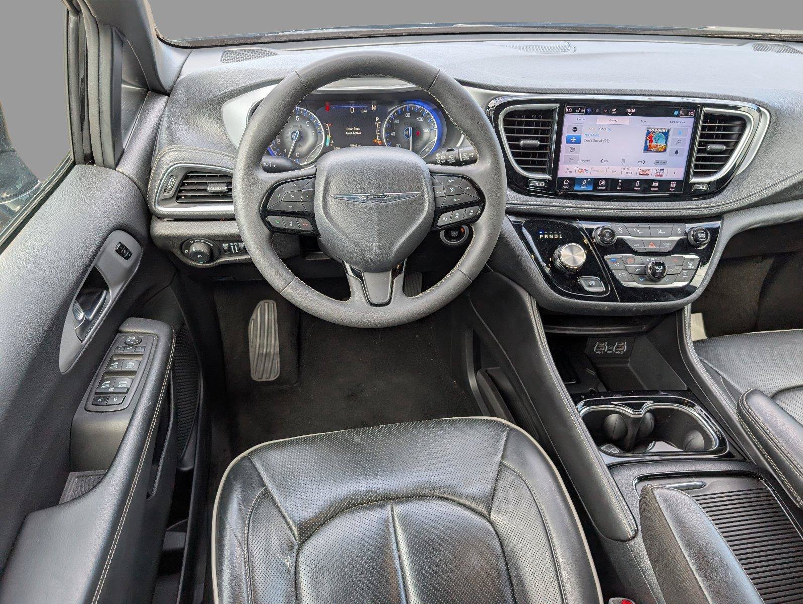 Used 2025 Chrysler Pacifica Limited FWD image 31