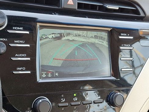 Used 2018 Toyota Camry LE image 17